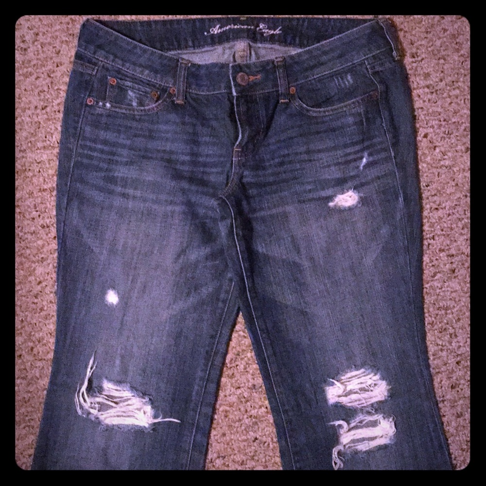 American eagle woman’s distressed jeans